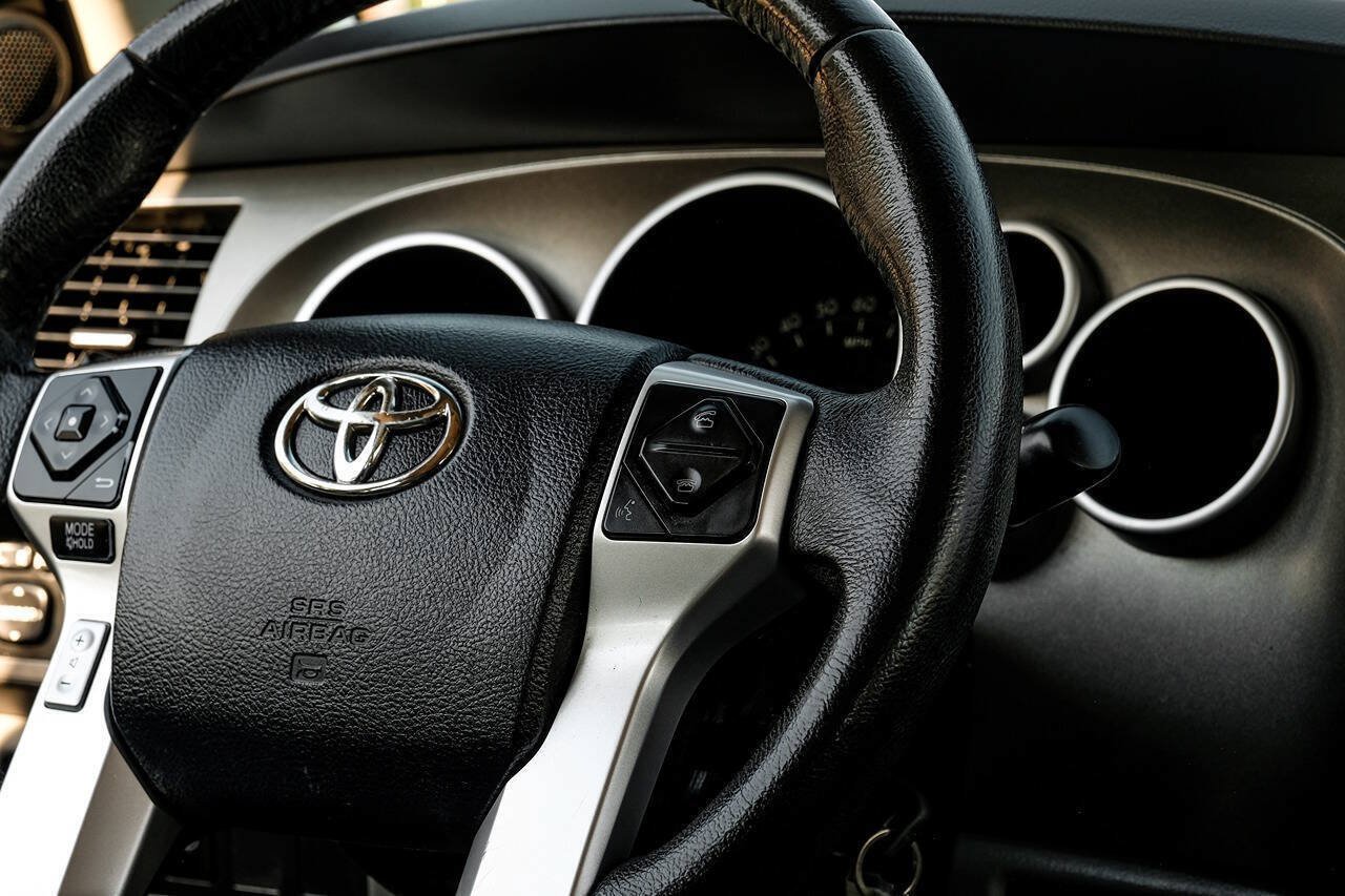 Used 2015 Toyota Sequoia Limited AWD/4WD image 25