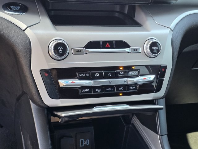 Used 2023 Ford Explorer XLT RWD image 22