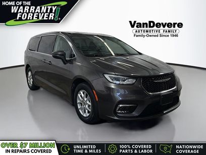 Used 2023 Chrysler Pacifica Touring-L