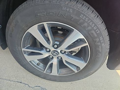 Used 2017 Toyota RAV4 XLE AWD/4WD image 7