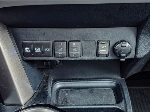 Used 2017 Toyota RAV4 Limited w/ Advanced Technology Package image 16