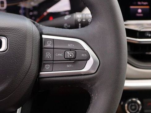 Used 2025 Jeep Compass Limited AWD/4WD image 12
