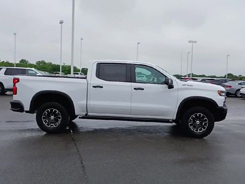 Used 2022 Chevrolet Silverado 1500 ZR2 w/ Technology Package image 9