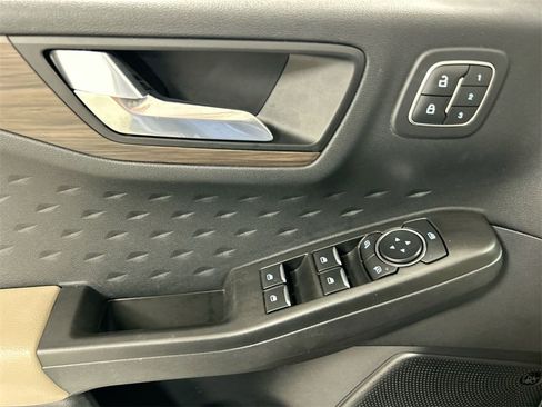 Used 2020 Ford Escape Titanium image 11