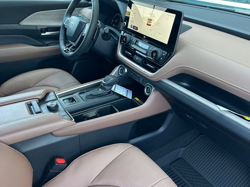 Certified 2026 Toyota Grand Highlander AWD image 17