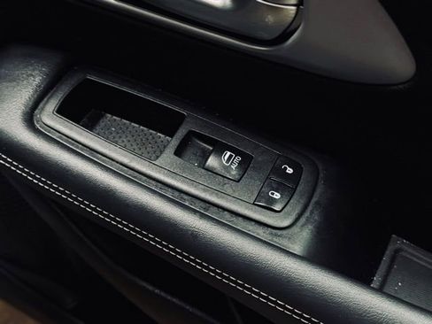 Certified 2025 Chrysler Pacifica Limited image 16