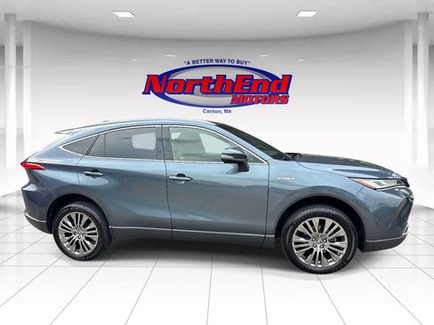 Used 2021 Toyota Venza Limited w/ Advanced Technology Package AWD/4WD image 3