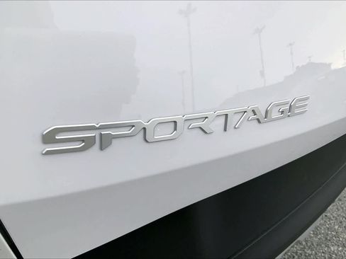 Used 2024 Kia Sportage EX FWD image 29