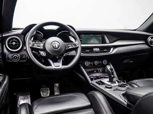 Used 2023 Alfa Romeo Stelvio Veloce image 16