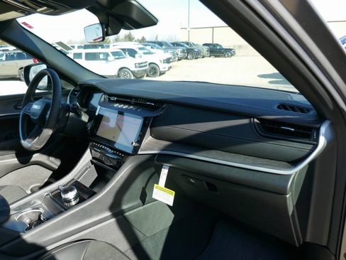 New 2026 Jeep Grand Cherokee Altitude AWD/4WD image 10