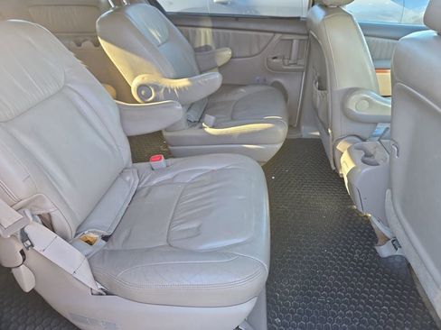 Used 2010 Toyota Sienna XLE image 11