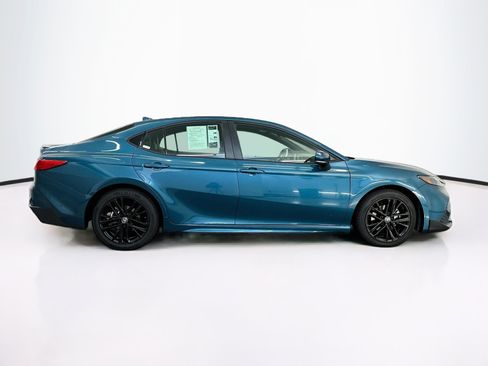 Used 2025 Toyota Camry SE FWD image 10
