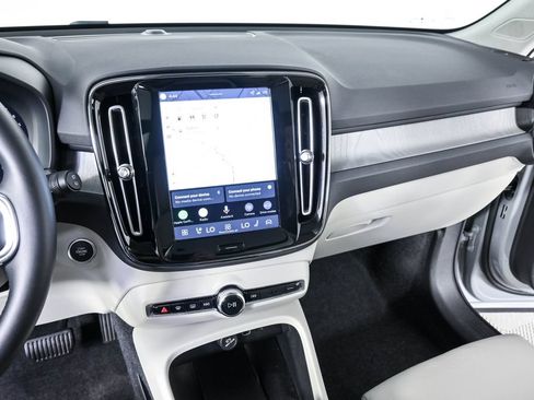 Certified 2026 Volvo XC40 B5 Plus AWD/4WD image 14