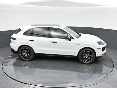 Used 2025 Porsche Cayenne E-Hybrid AWD/4WD image 31