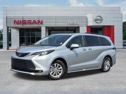Used 2025 Toyota Sienna XLE
