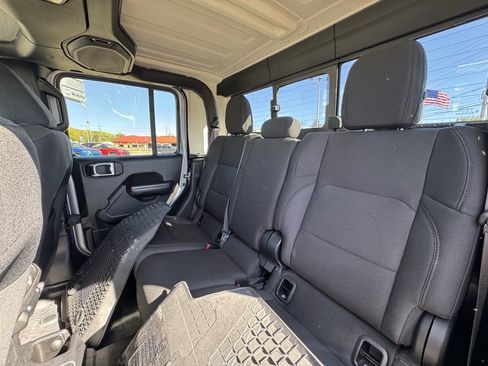 Used 2020 Jeep Gladiator Sport w/ Quick Order Package 24S image 11