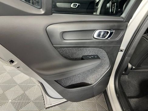 Used 2024 Volvo XC40 B5 Plus image 26