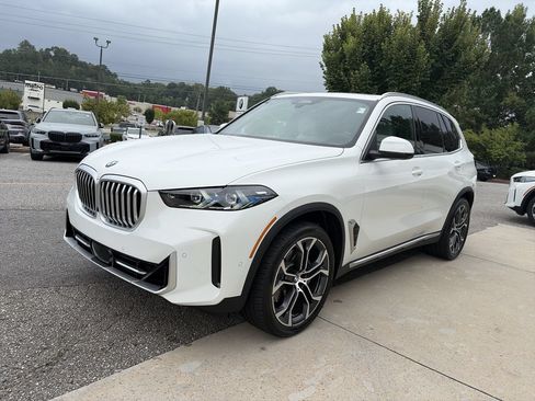 Used 2026 BMW X5 xDrive40i w/ Climate Comfort Package AWD/4WD image 4