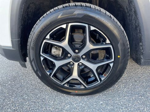 Used 2025 Jeep Compass Limited image 30