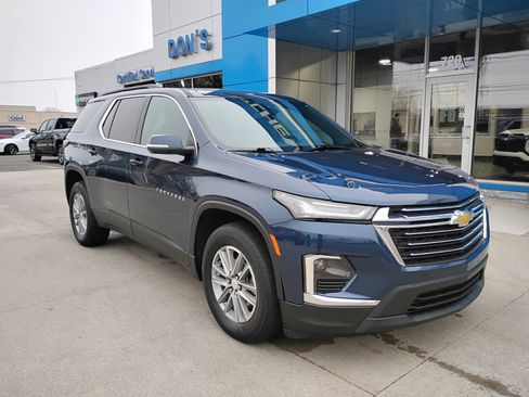 Used 2023 Chevrolet Traverse LT image 3