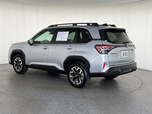 Certified 2025 Subaru Forester Premium AWD/4WD image 7