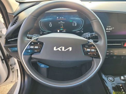 Used 2024 Kia Niro EX FWD image 18