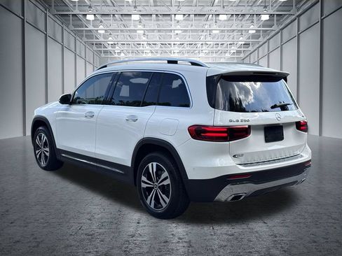 Used 2025 Mercedes-Benz GLB 250 4MATIC image 5