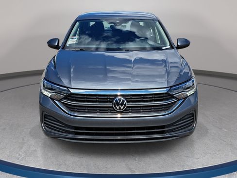 Used 2024 Volkswagen Jetta SE FWD image 2