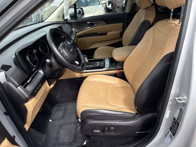 Used 2023 Kia Carnival LX FWD image 14