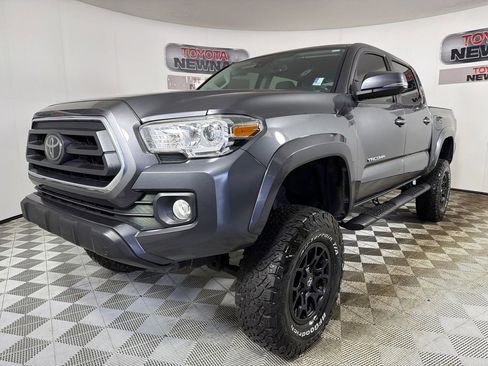 Used 2022 Toyota Tacoma SR5 w/ Technology Package image 7