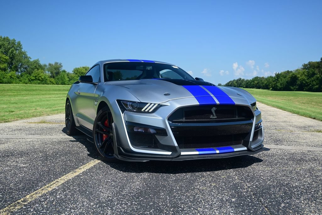 Used 2022 Ford Mustang Shelby GT500 w/ Technology Package RWD image 2