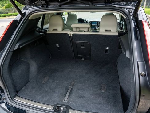 Used 2023 Volvo XC40 B5 Plus AWD/4WD image 15