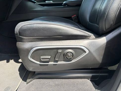 Used 2024 Jeep Wagoneer L Series II RWD image 19