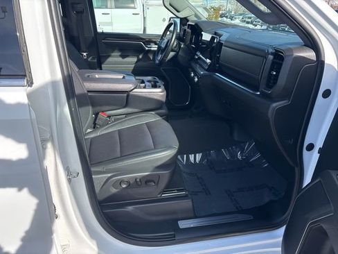 Used 2025 GMC Sierra 1500 SLT image 35