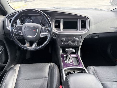 Used 2021 Dodge Charger SXT w/ Leather Interior Group RWD image 12