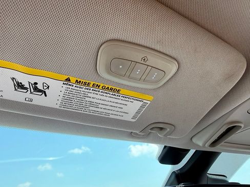 Used 2017 Chrysler Pacifica Limited w/ Advanced Safetytec Group FWD image 48