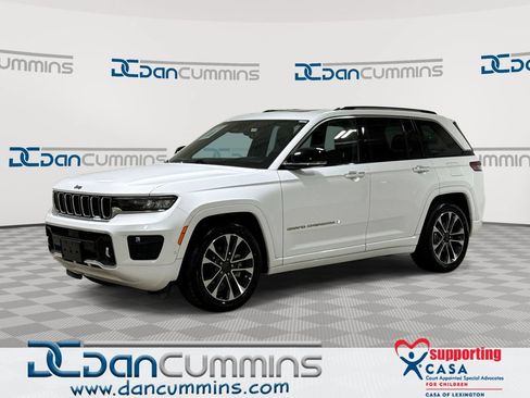 Used 2022 Jeep Grand Cherokee Overland w/ Luxury Tech Group IV AWD/4WD image 1