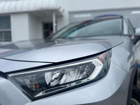 Used 2020 Toyota RAV4 XLE w/ Convenience Package AWD/4WD image 4
