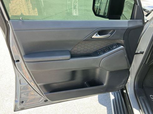 Used 2024 Lexus GX 550 w/ Accessory Package (31) AWD/4WD image 17
