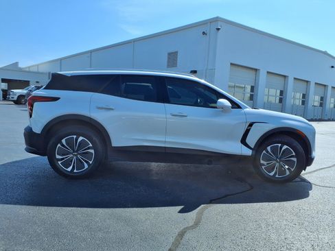 Used 2024 Chevrolet Blazer EV LT AWD/4WD image 31