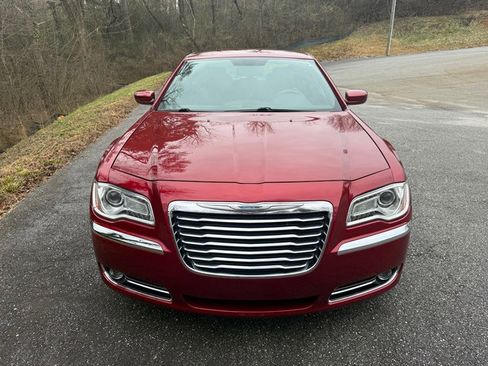 Used 2014 Chrysler 300 TOURING w/ Driver Convenience Group image 3