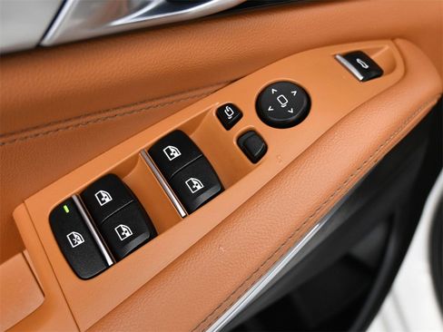 Used 2022 BMW X5 sDrive40i w/ M Sport Package image 4