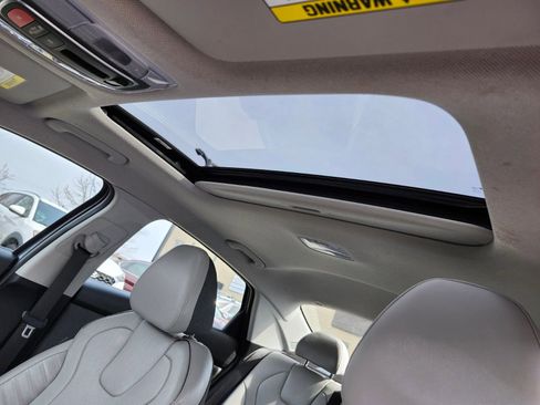 Used 2022 Hyundai Elantra Limited image 19