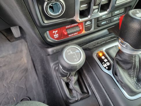 Used 2025 Jeep Wrangler Unlimited Sport AWD/4WD image 18