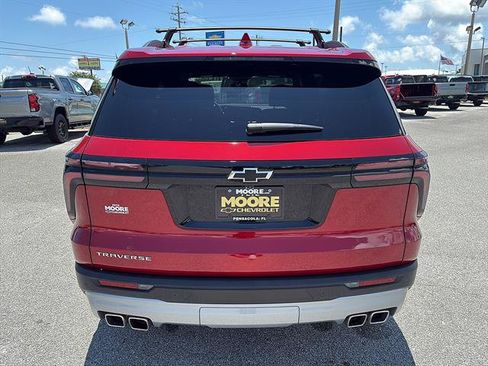 Used 2025 Chevrolet Traverse LT w/ Driver Confidence Package FWD image 7