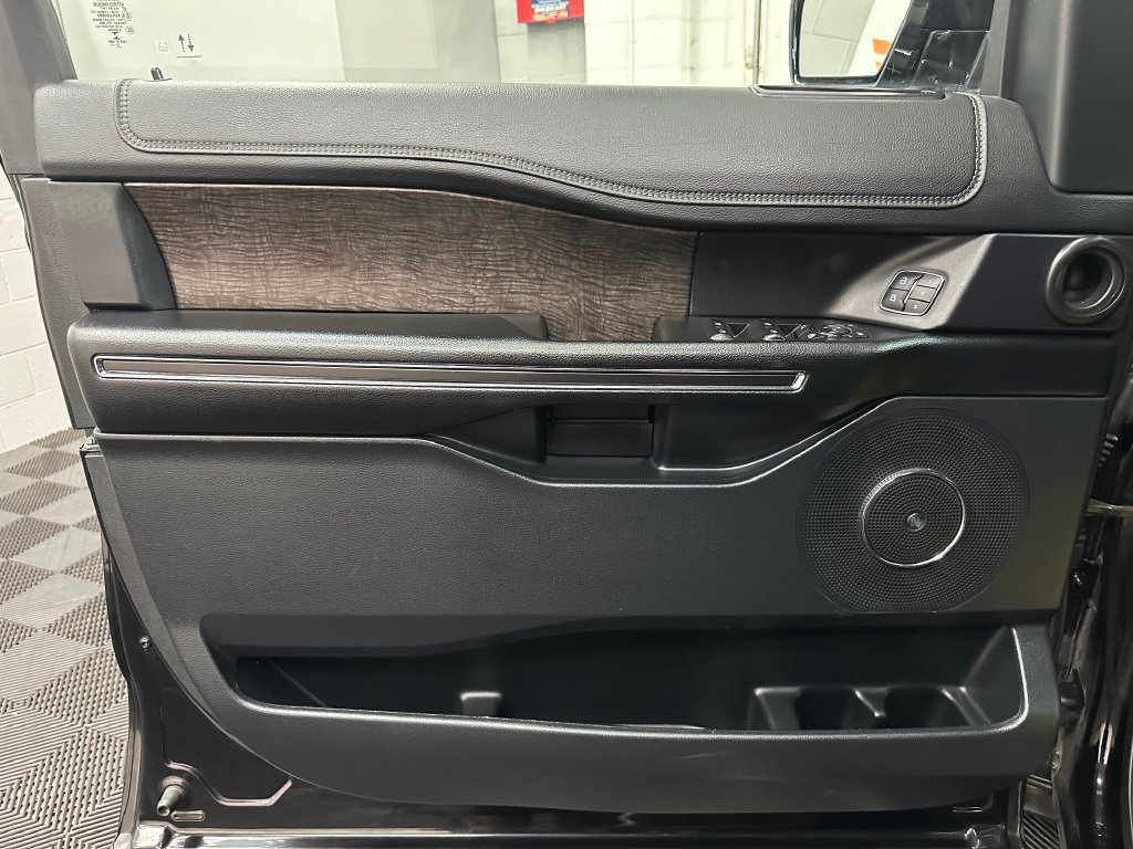 Used 2021 Ford Expedition Limited AWD/4WD image 16