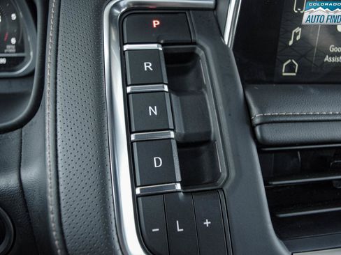 Used 2023 GMC Yukon XL AT4 w/ AT4 Premium Plus Package AWD/4WD image 19