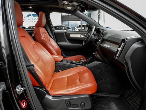 Used 2019 Volvo XC40 T5 Momentum image 40