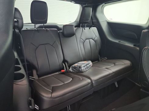 New 2026 Chrysler Pacifica Select image 31