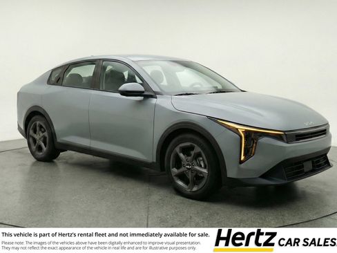 Used 2025 Kia K4 LXS image 1